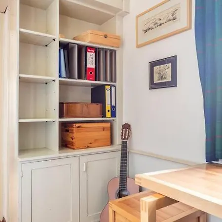 Spacious And Historic With Castle View *