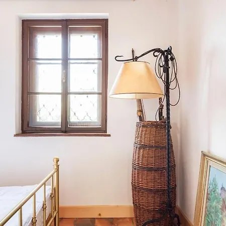 Spacious And Historic With Castle View