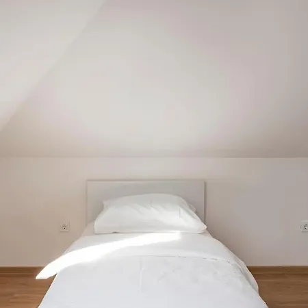 Spacious And Historic With Castle View Villa *