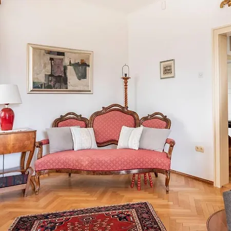 Spacious And Historic With Castle View *