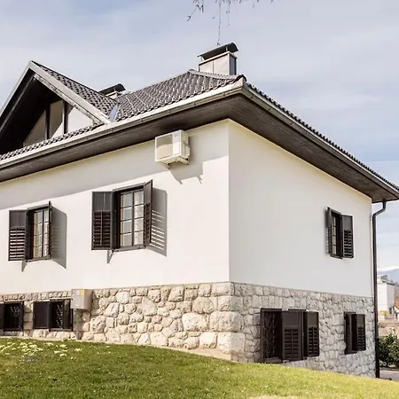 Villa Spacious And Historic With Castle View Bled