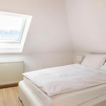 Villa Spacious And Historic With Castle View