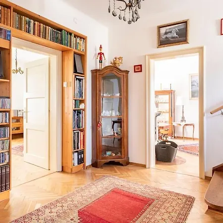 Spacious And Historic With Castle View فيلة