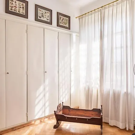 Spacious And Historic With Castle View Villa *