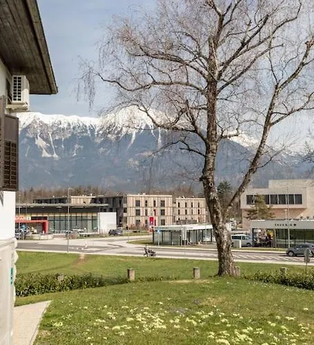 Βίλα Spacious And Historic With Castle View