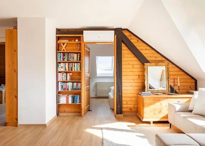 Spacious And Historic With Castle View Βίλα Μπλεντ