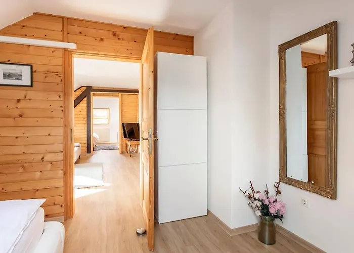 Spacious And Historic With Castle View Βίλα