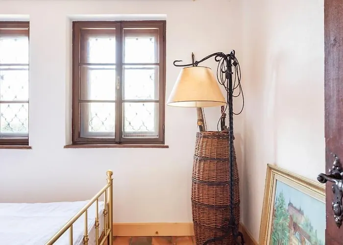 Spacious And Historic With Castle View