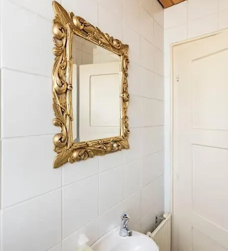 فيلة Spacious And Historic With Castle View