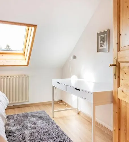 Spacious And Historic With Castle View بليد