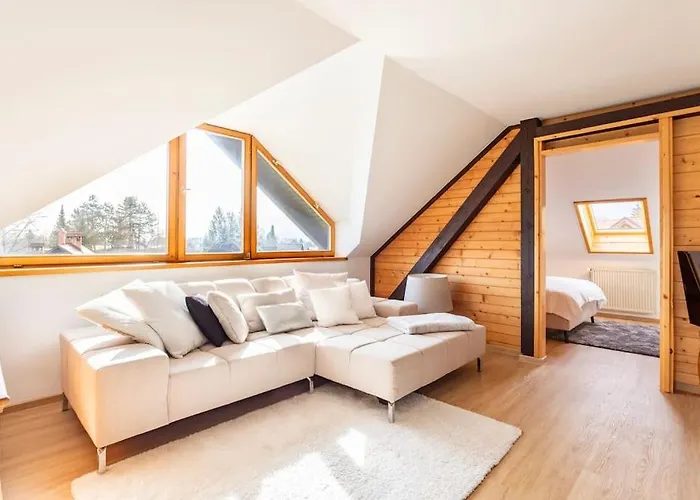 Spacious And Historic With Castle View 布莱德