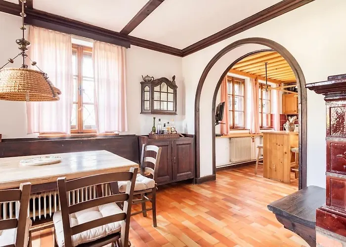 Spacious And Historic With Castle View Βίλα