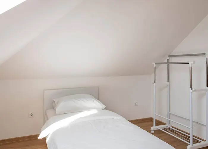 Spacious And Historic With Castle View بليد