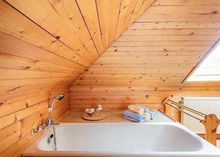 Spacious And Historic With Castle View Βίλα Μπλεντ