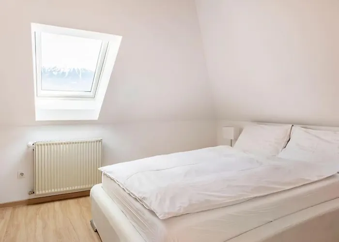 Βίλα Spacious And Historic With Castle View