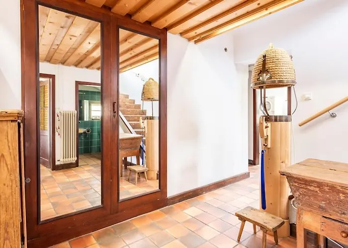 Spacious And Historic With Castle View Μπλεντ