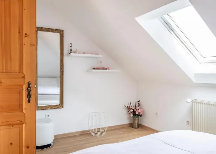 Spacious And Historic With Castle View *