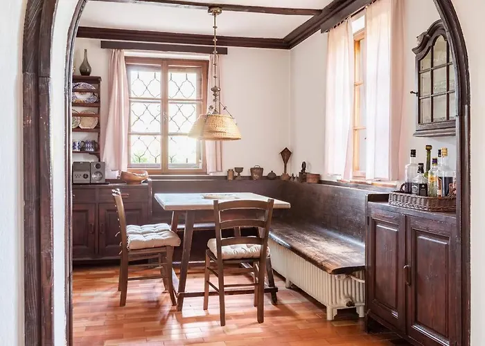 Spacious And Historic With Castle View Μπλεντ