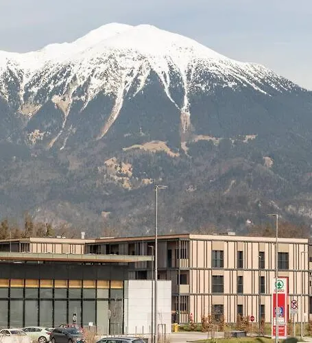 Spacious And Historic With Castle View Βίλα