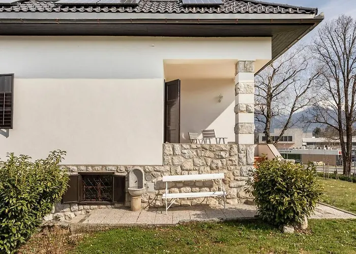 Spacious And Historic With Castle View *