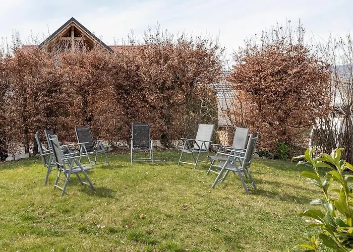 Spacious And Historic With Castle View Βίλα Μπλεντ